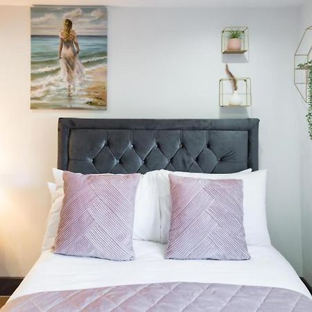 Heathrow Guest House - Oakway Feltham Εξωτερικό φωτογραφία