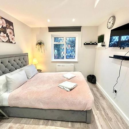 Heathrow Guest House - Oakway Feltham Εξωτερικό φωτογραφία