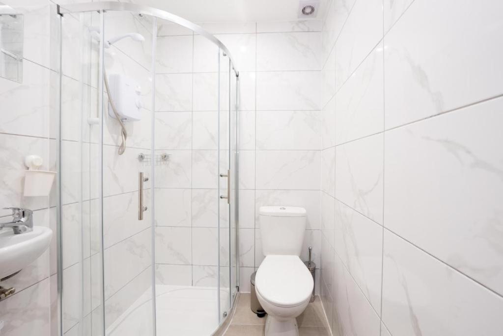 Heathrow Guest House - Oakway Feltham Εξωτερικό φωτογραφία