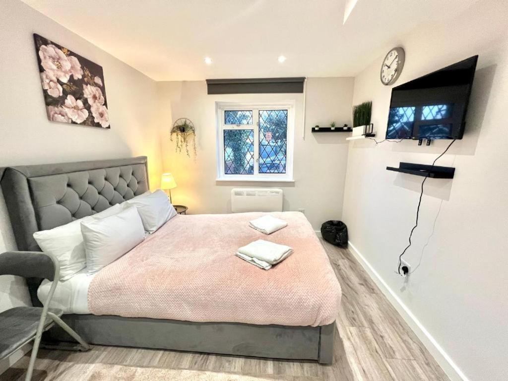 Heathrow Guest House - Oakway Feltham Εξωτερικό φωτογραφία