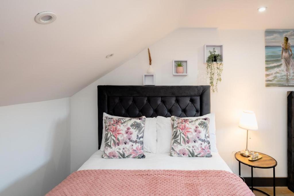 Heathrow Guest House - Oakway Feltham Εξωτερικό φωτογραφία