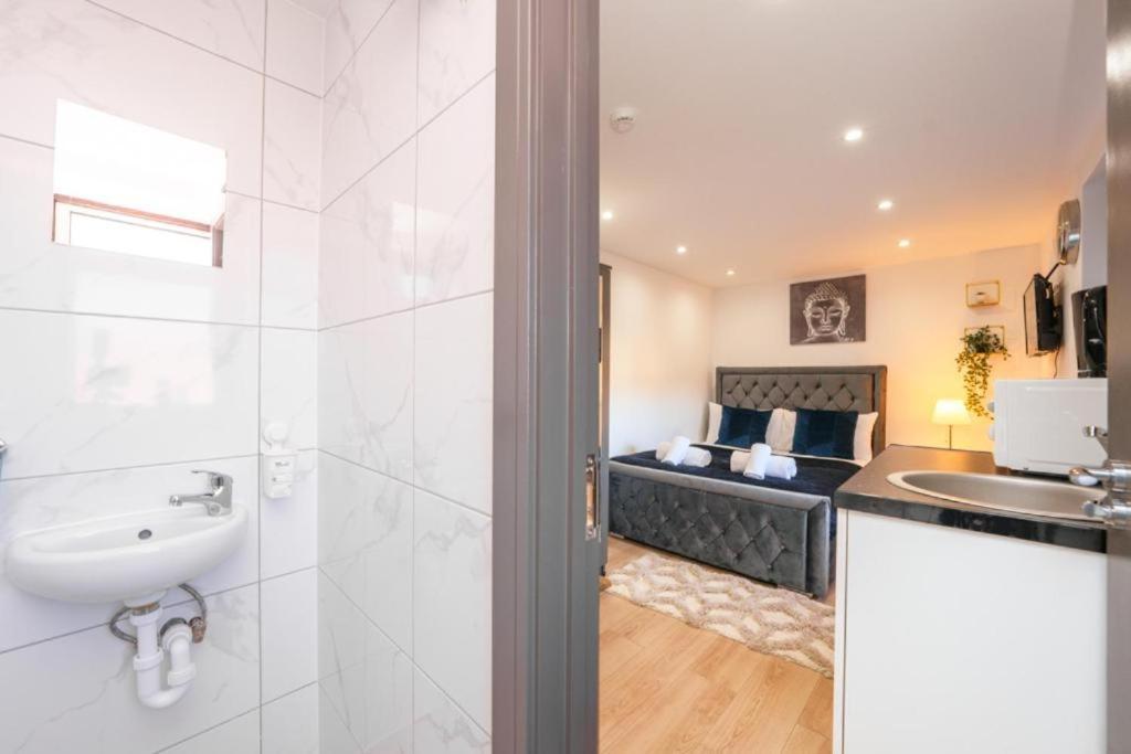 Heathrow Guest House - Oakway Feltham Εξωτερικό φωτογραφία