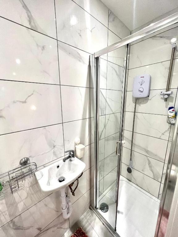 Heathrow Guest House - Oakway Feltham Εξωτερικό φωτογραφία